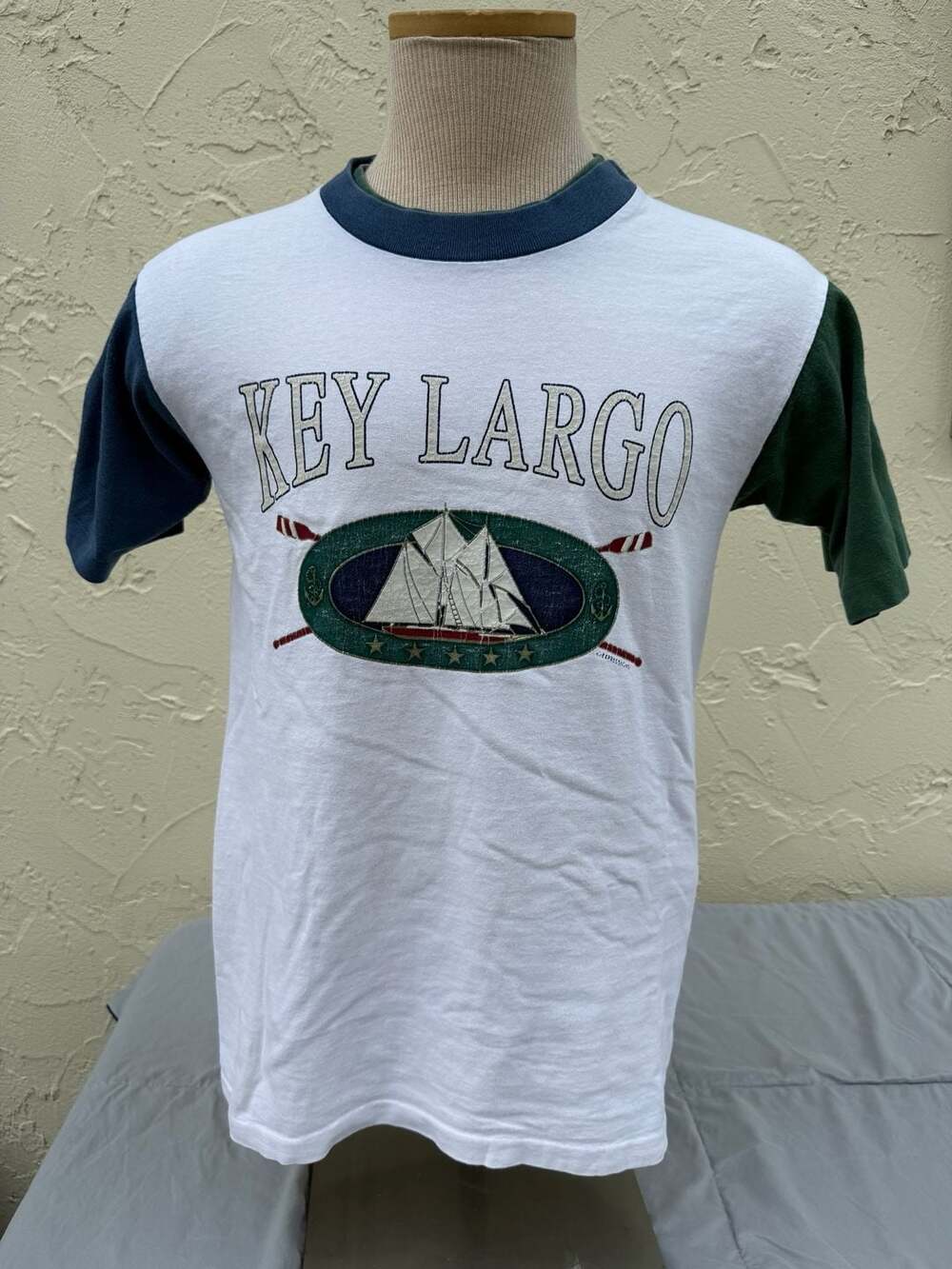 Vintage Carolina Smile Key Largo Florida Sailboat Graphic Color Block T-Shirt Me